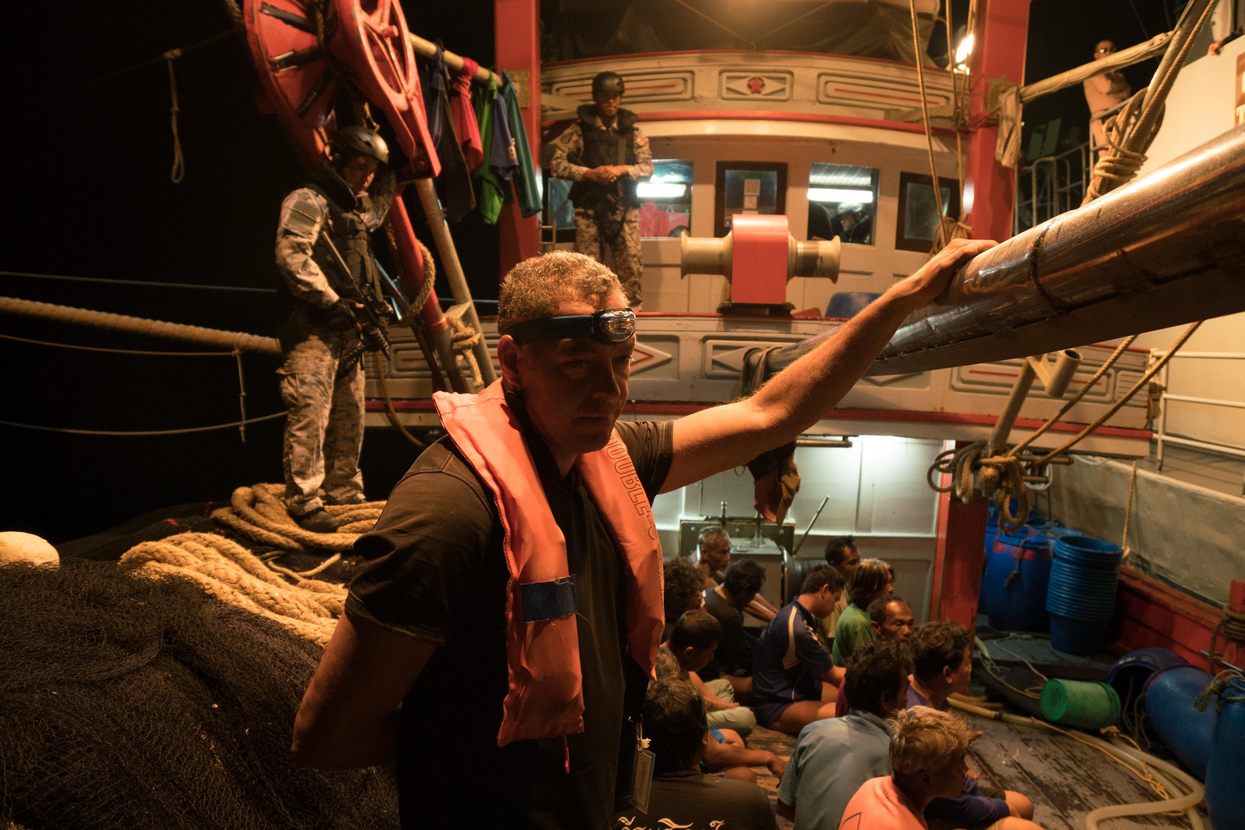 Ian Urbina on a Thai inspection of fishing ship